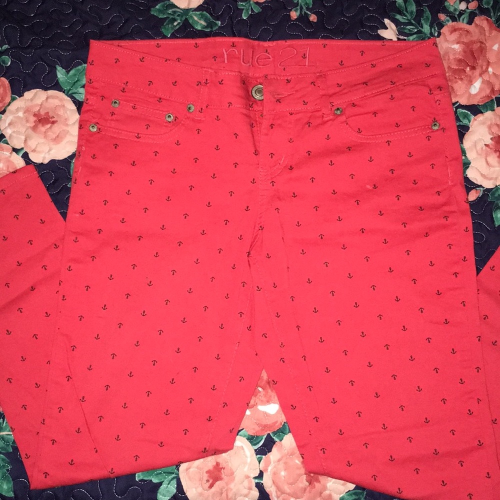 Rue 21 anchor capris, like new